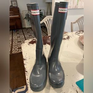 Hunter rain boots. Size 8.